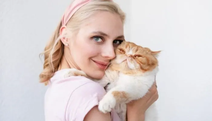 Ilustrasi wanita pecinta kucing atau cat lover.