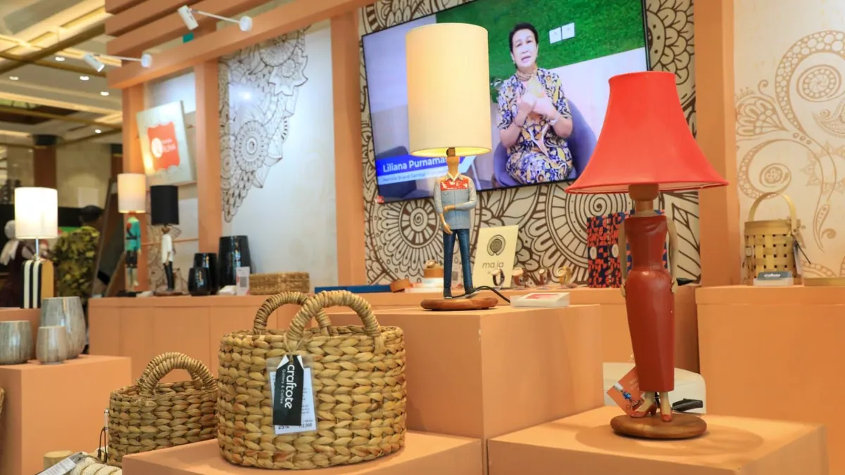 Craftote Gallery &amp; Coffee, UMKM binaan BRi, dengan bangga dia memajangkan hasil kerajinan tangannya di Pameran Kriyanusa 2023.