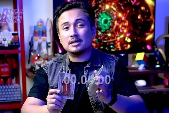 Denny Darko ikut berkomentar soal perkataan Mahfud MD 'membiarkan ibu lahirkan anak tak berakhlak itu dosa besar'.