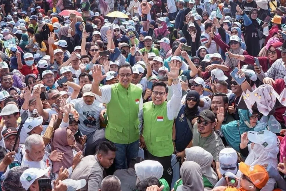 Anies Baswedan dan Muhaimin Iskandar (Cak Imin) menggelar acara &quot;Mlaku Bareng AMIN&quot; atau jalan sehat bersama masyarakat Sidoarjo, Ahad, 15 Oktober 2023.