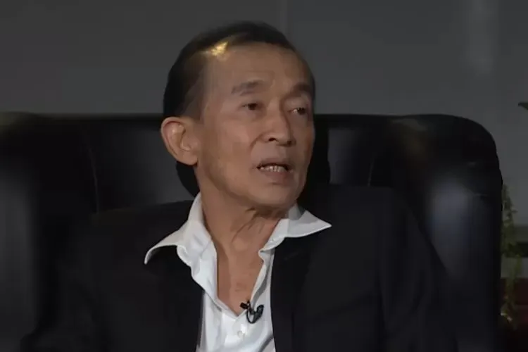 Terkini adalah ratusan pengacara pembela Jessica melaporkan ayah Wayan Mirna Salihin, Edi Darmawan Salihin, ke Mabes Polri.