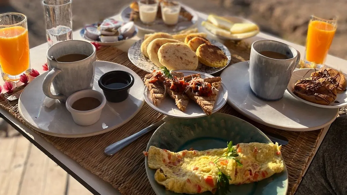 Dari hasil studi yang dilakukan University of Guelph diketahui bahwa minum kopi setelah makan gorengan atau makanan berminyak itu berbahaya.