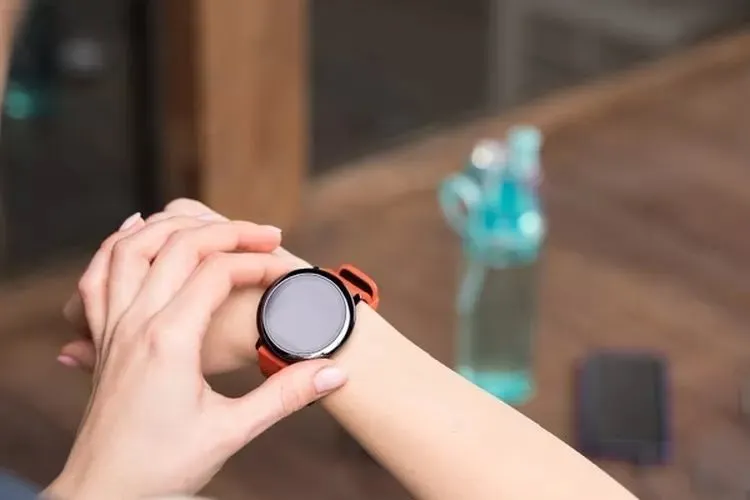 Kondisi Psikologi Orang yang Suka Pakai Jam di Tangan Kanan, Cenderung Pendiam?