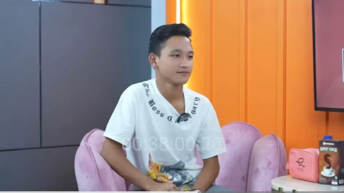 Farel Aditya mengaku bahwa selama bersekolah empat hari di SMA Xaverius 1 ia kurang dapat bersosialisasi di kelasnya yang baru.