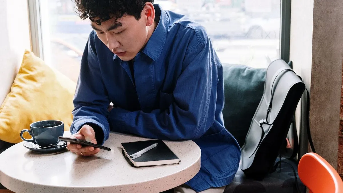 Lantas, bagaimana cara pakai fitur baru WhatsApp share screen untuk memantau pasangan dari jarak jauh? Yuk simak langkah-langkahnya.