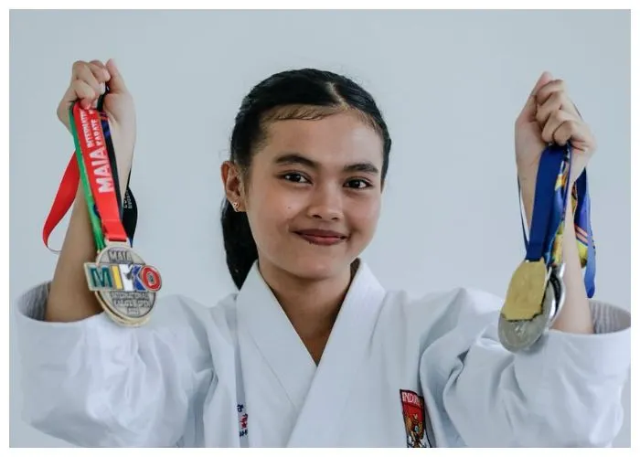 Ilustrasi Siswi Berprestasi