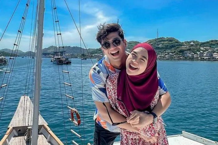 Kabar keretakan rumah tangga YouTuber ternama di Indonesia Ria Ricis dan Teuku Ryan saat ini tengah menjadi sorotan publik.