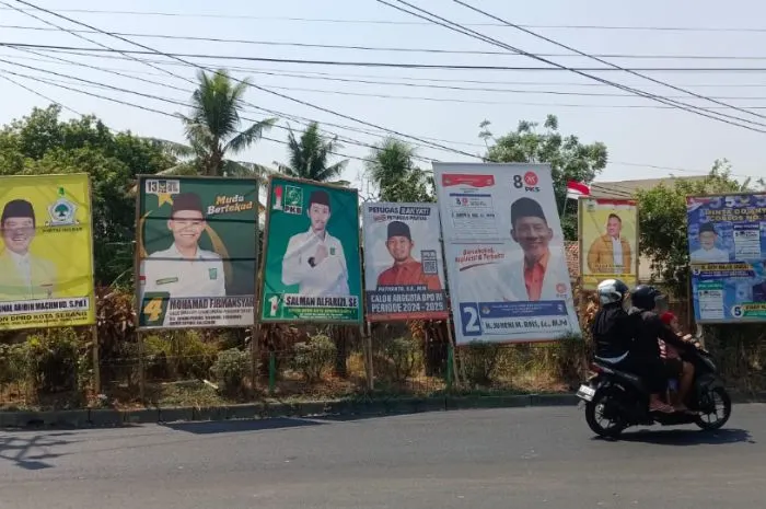 Badan Pengawas Pemilihan Umum (Bawaslu) Jakarta Barat (Jakbar) menyampaikan bahwa warga diperbolehkan untuk mencabut alat peraga kampanye (APK) yang terpasang di propertinya tanpa izin.