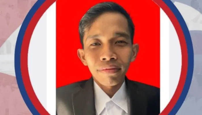Dede Sunandar merambah ke dunia politik dengan mencalonkan diri sebagai anggota Dewan Perwakilan Rakyat Daerah (DPRD) Kabupaten/Kota.