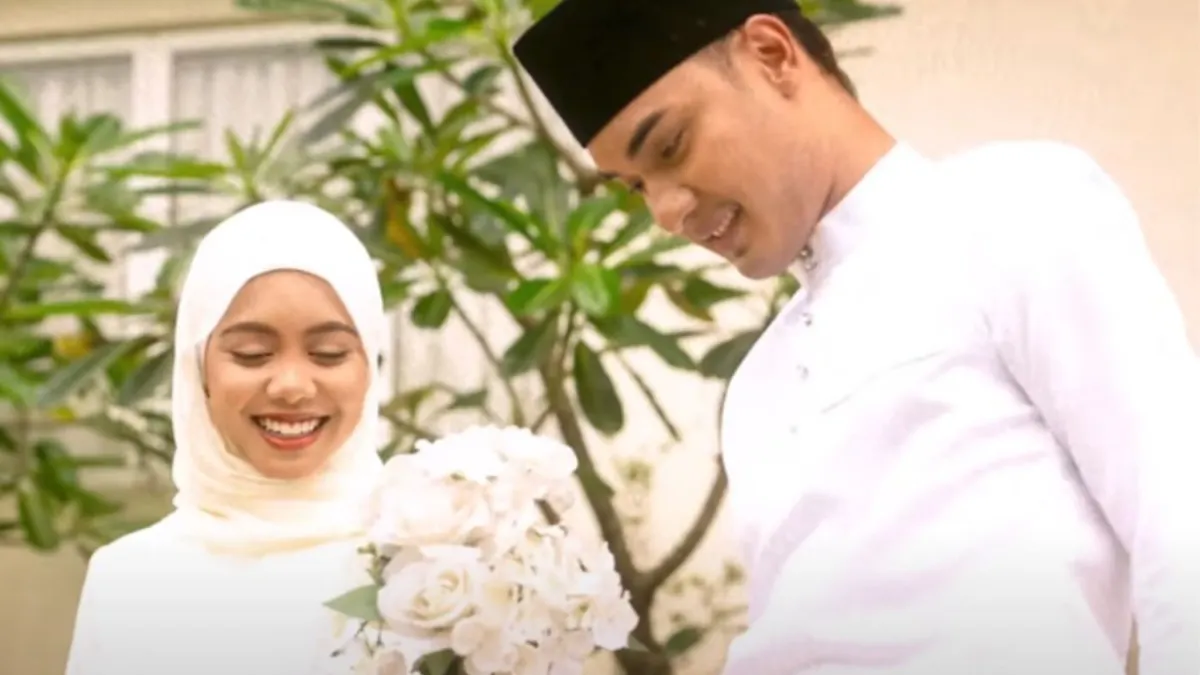 Lirik lagu "Sah" yang menjadi tren di YouTube. Lagu ini dinyanyikan oleh Sarah Suhairi bersama Alfie Zumi.