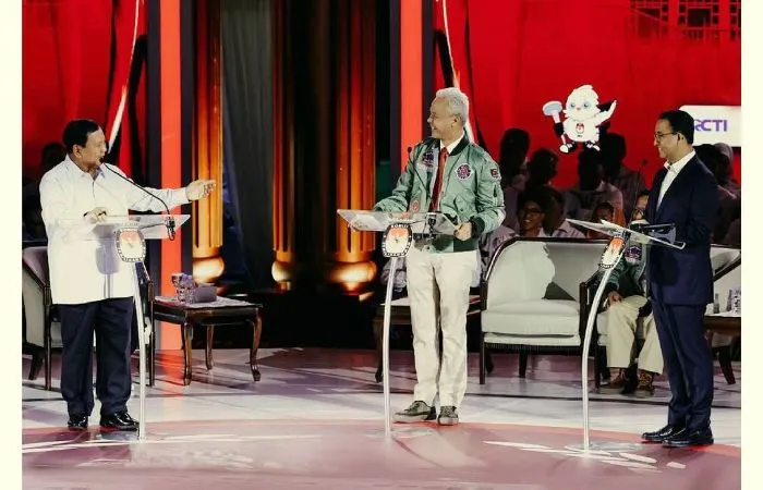 Sebelumnya, Anies Baswedan sudah lebih dulu dilaporkan ke Bawaslu usai pelaksanaan debat capres ketiga kemarin. Kini giliran Ganjar Pranowo.