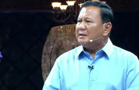 Calon presiden nomor urut 3, Prabowo Subianto, membalas pernyataan Anies Baswedan yang mengatakan demokrasi Indonesia saat ini mengalami kemunduran.