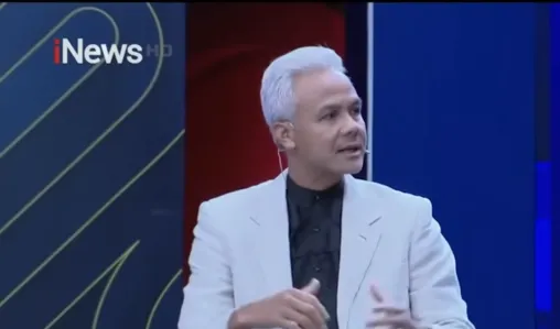Calon presiden nomor urut 03 Ganjar Pranowo memberikan pandangannya mengenai hak angket yang diusulkan di Dewan Perwakilan Rakyat (DPR).