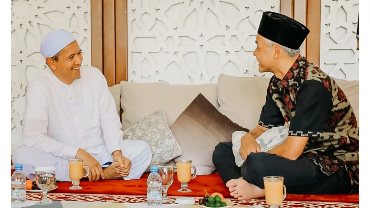 Menurut Ganjar Pranowo para Ulama dan Masyayikh merupakan orang yang bisa dititipkan ilmu agama dan ilmu budi pekerti untuk anak-anak.