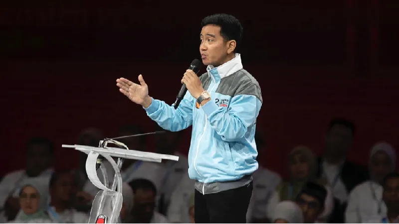 Cawapres nomor urut 2 Gibran Rakabuming menyindir cawapres nomor urut 1 Muhaimin Iskandar (Cak Imin) menggunakan contekan.