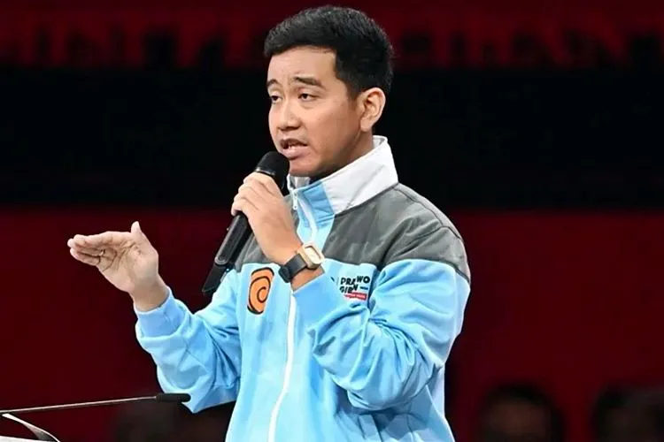 Sikap yang ditunjukkan oleh Gibran Rakabuming Raka disoroti banyak pihak, termasuk budayawan sekaligus politisi Eros Djarot.