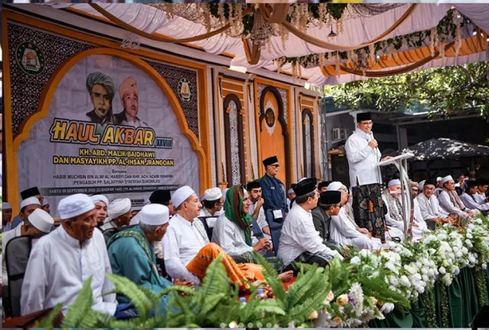 Hadiri Haul Akbar,&nbsp;Anies Baswedan Sebut Keberhasilannya Pimpin Jakarta Berkat&nbsp;Peran Ulama&nbsp;Madura
