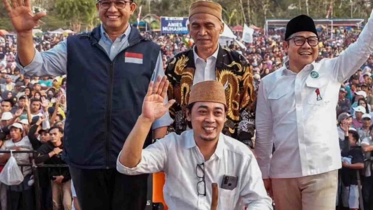 Anies Baswedan saat menghadiri pasar rakyat di Malang.