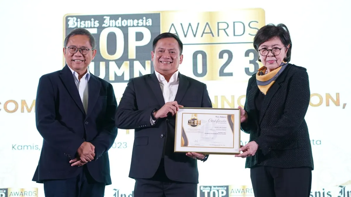 Direktur Utama PT Permodalan Nasional Madani (PNM) Arief Mulyadi meraih penghargaan The Best CEO: Excellent In Sustainable Business Growth dalam gelaran TOP BUMN Awards 2023.