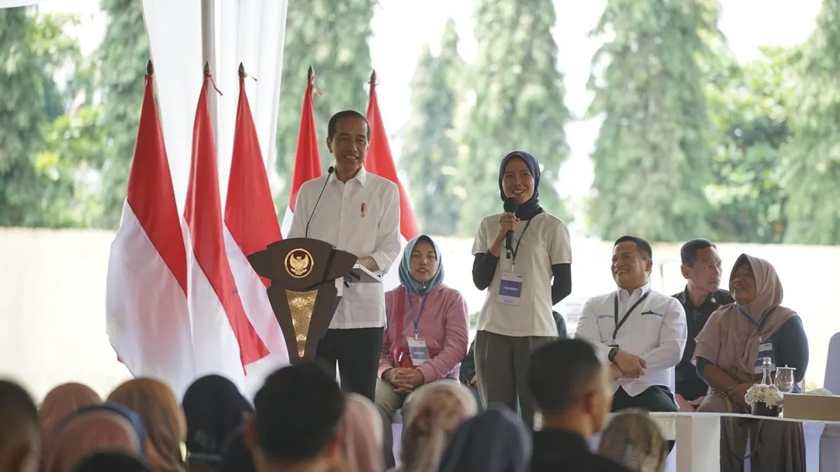 Bukan kali pertama Presiden Republik Indonesia Joko Widodo (Jokowi) hadir di tengah-tengah nasabah PNM Mekaar yang merupakan kelurga pra sejahtera.