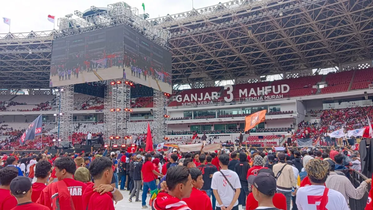 Pendukung Capres Cawapres Ganjar Mahfud, hadiri konser salam metal, 03 menang total, di Stadion GBK, Jakarta, Sabtu (3/1).