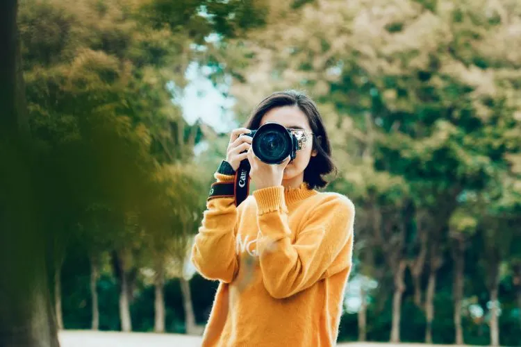 Ilustrasi Orang yang Hobi Fotografi