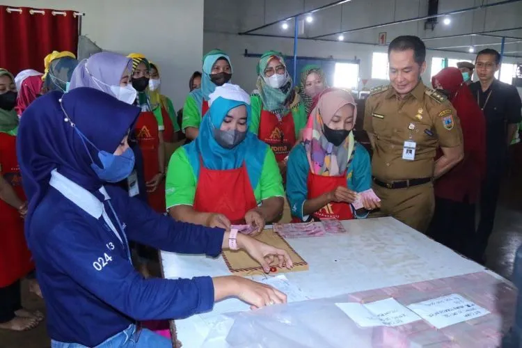 Illustrasi. Daftar 5 Bansos yang Cair Setelah Pemilu