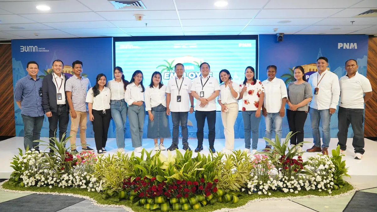 PT Permodalan Nasional Madani (PNM) kembali memberikan apresiasi kepada karyawan berprestasi dan nasabah unggulan untuk melakukan perjalanan wisata religi melalui program PNM Employee Reward.