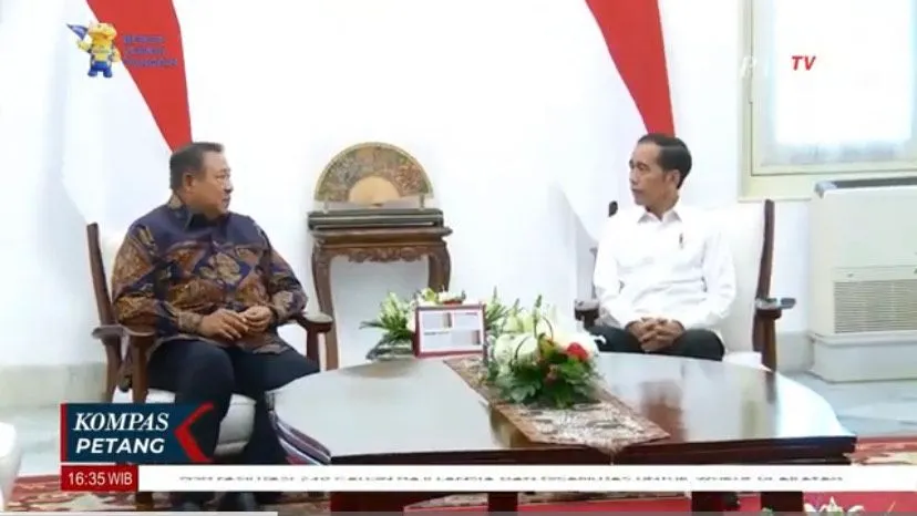 SBY (kiri) dan Jokowi (kanan)