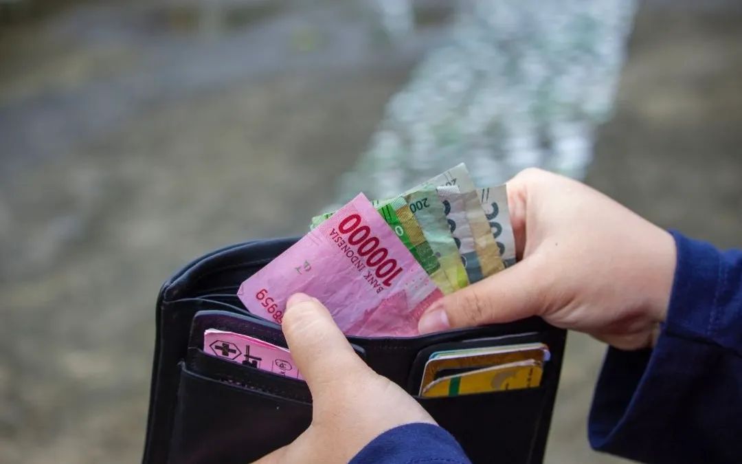 Illustrasi mengungkap kepribadian seseorang berdasarkan isi dompet.