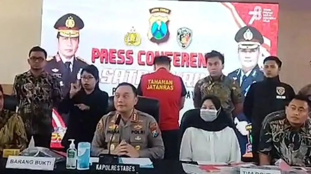 Kapolresta Surabaya, Kombes Pol Pasma Royce, menetapkan Gregorius Ronald Tannur sebagai tersangka penganiayaan yang mengakibatkan Dini Sera Afrianti meninggal dunia.