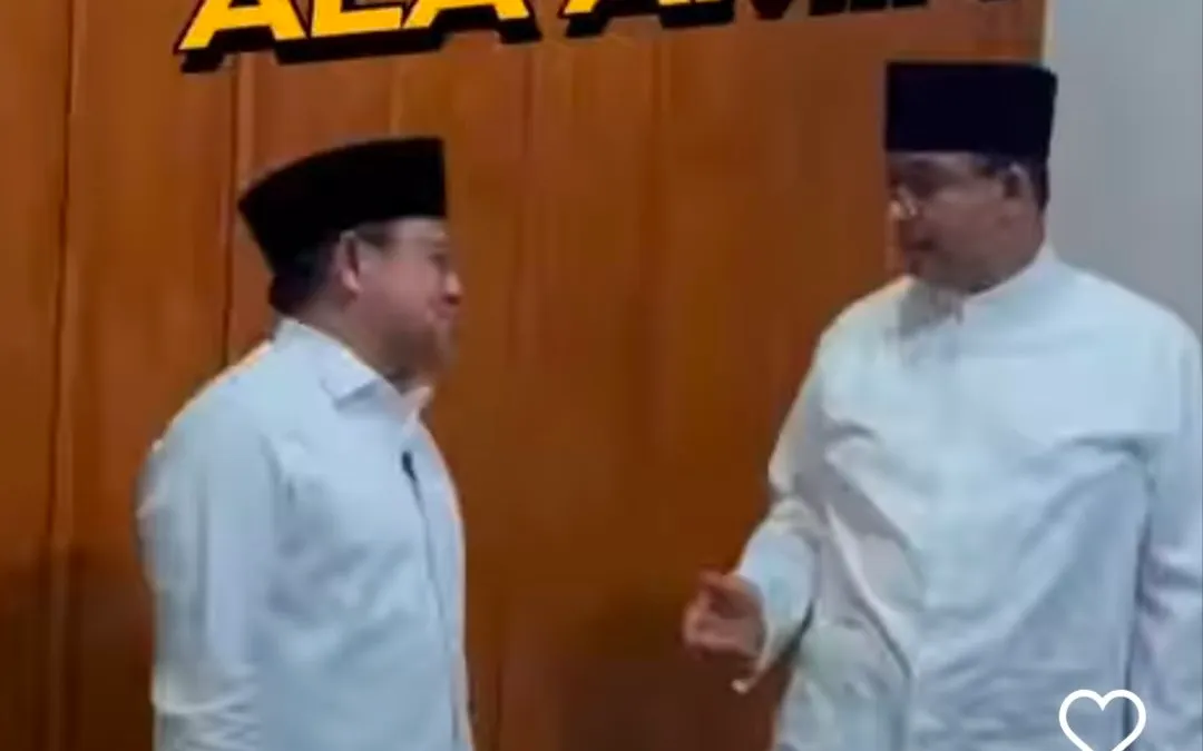 Ramai Video Cak Imin Selepet Anies Pakai Sarung, Pasangan AMIN Beberkan 3 Fungsi Sarung bagi Anak Santri, Apa?