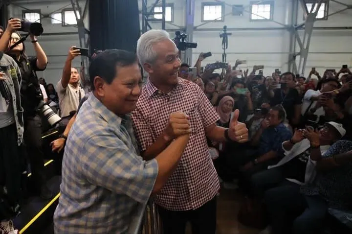 Jelang Pilpres 2024, kubu dari dua capres, Prabowo Subianto dan Ganjar Pranowo saling klaim bahwa mereka adalah penerus Jokowi.