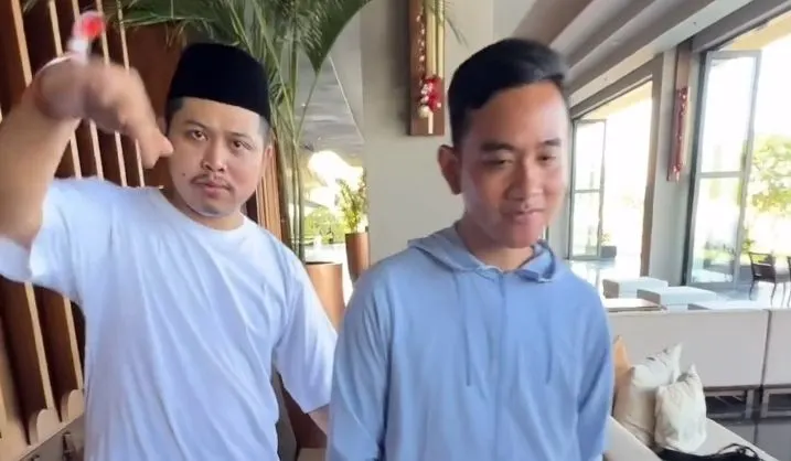 Tretan Muslim dan Coki Pardede Temukan Alat Canggih di Tubuh Gibran : Ternyata Roy Suryo Benar! (Instagram @tretanmuslim)