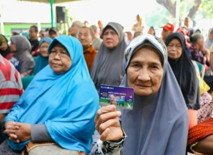 Update pencairan bansos KLJ Kartu Lansia Jakarta