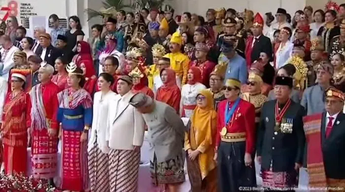 Menteri BUMN, Erick Thohir menanggapi dengan senyum riang soal tingkah lucu Menteri PUPR Basuki Hadimuljono atau yang akrab disapa Pak Bas.
