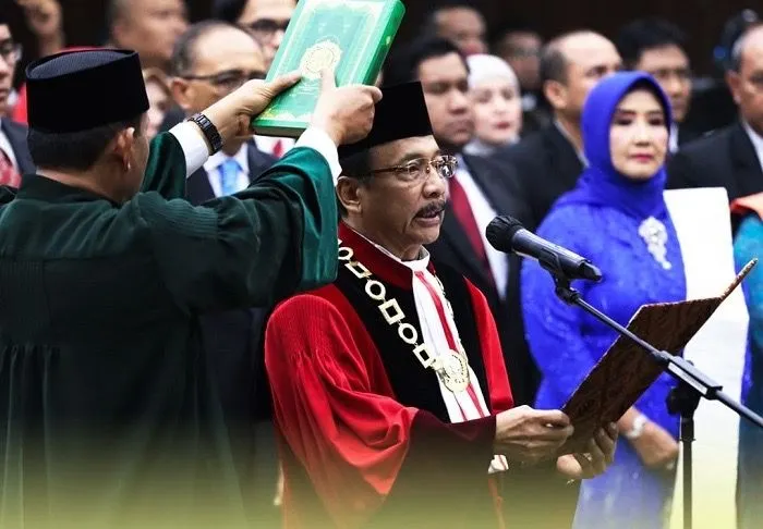 Suhartoyo mengucapkan sumpah jabatan Ketua MK periode 2023-2028