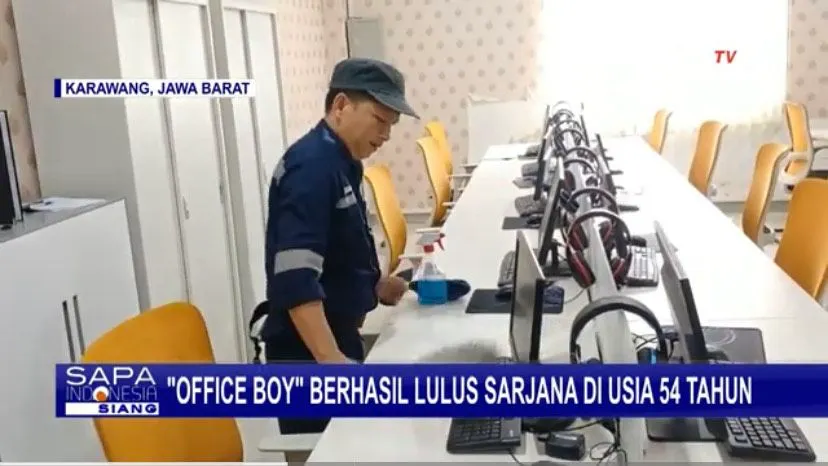 Keren! Diam-diam Kuliah, Office Boy Kampus Ini Berhasil Jadi Sarjana di Usia 54 Tahun, Begini Kisahnya