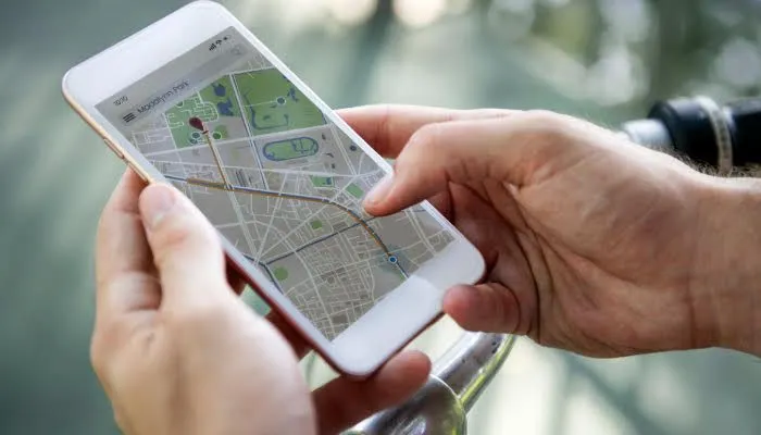 Ilustrasi cara mengubah suara navigasi google maps yang viral di TikTok.