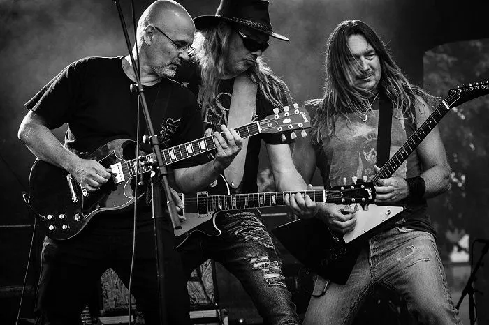Ilustrasi konser metal.