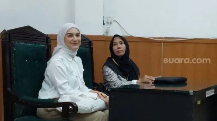 Irish Bella Hadiri Sidang Perceraiannya dengan Ammar Zoni untuk yang Pertama Kali (Suara)