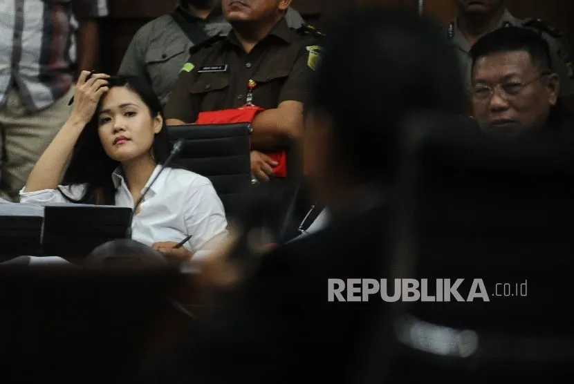 Salah satu kuasa hukum Jessica Wongso, Hidayat Bustom kembali menyinggung soal pegawai Kafe Olivier.