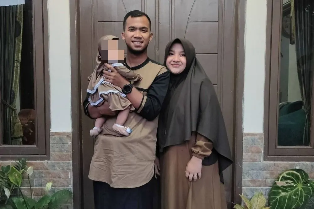 Julian Dwi Setiono dikaruniai seorang anak perempuan bernama Ayasha Halwa Zafirah yang usianya baru genap 3 tahun.