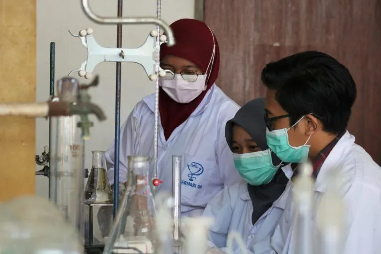 Jurusan Kuliah Farmasi Terbaik di Indonesia Menurut Survei Scimago Institutions Rankings 2023, ITB Kalah dari UNAIR!