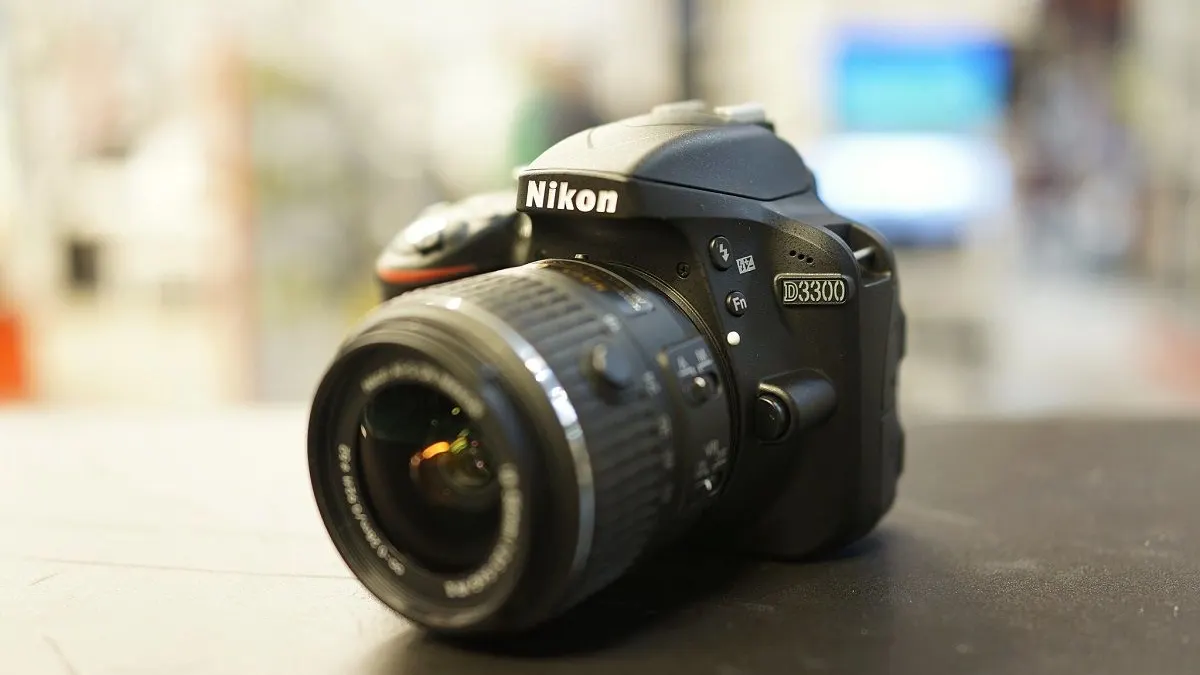 Jika kamu seorang fotografer amatir yang ingin meningkatkan keterampilan fotografi, Nikon D3300 dapat menjadi pilihan yang baik.