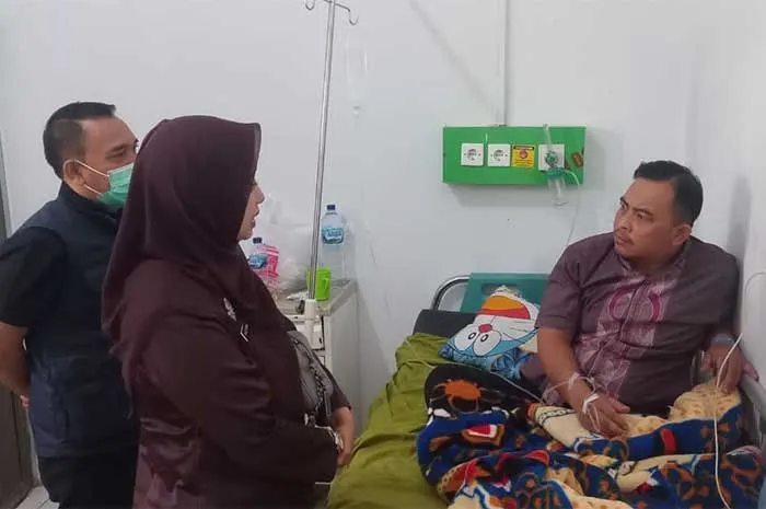 Kepala Dinkes Kabupaten Garut Dr. Leli Yuliani memberikan update terbaru mengenai dugaan keracunan makanan di Kecamatan Cilawu pada Kamis, 12 Oktober 2023.