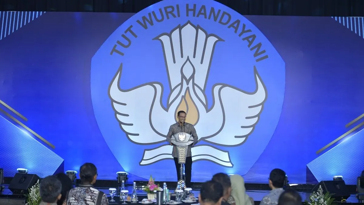 Nadiem Makarim. Kini mahasiswa tingkat akhir yang menempuh pendidikan tinggi tidak lagi harus membuat skripsi sebagai syarat kelulusan.