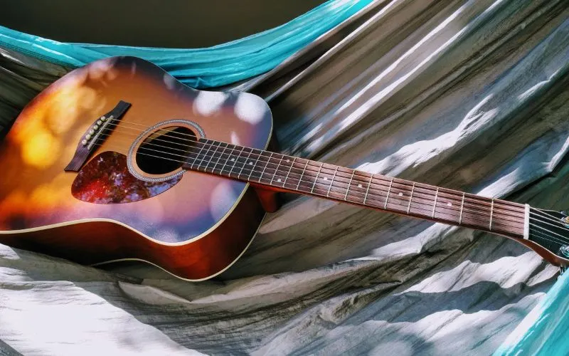 Ilustrasi sifat dan karakter yang sering ditemukan pada individu yang mahir dalam bermain gitar.