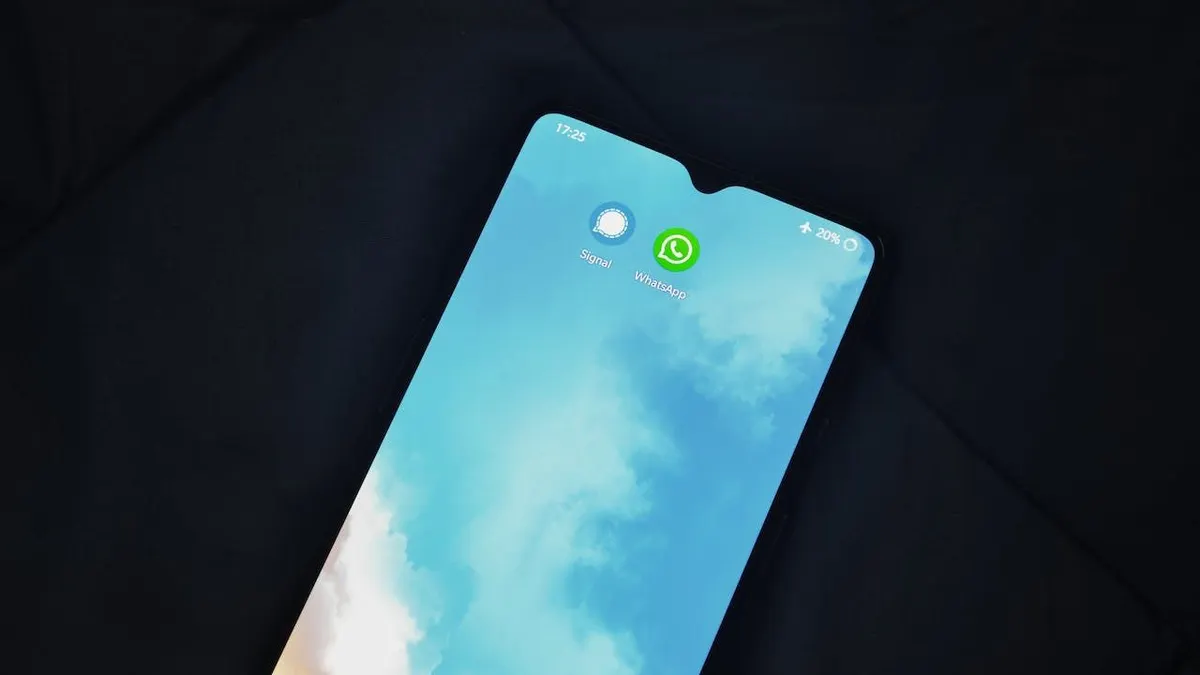 Maka dari itu ketika kamu harus mengganti HP tentu saja data yang ada di WA ponsel lama ingin dipindahkan ke ponsel baru.