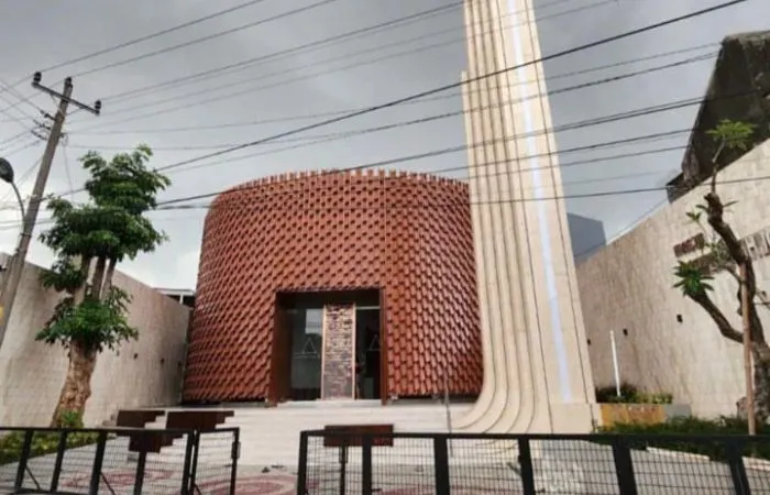 Masjid Saminah Sihyadi di Solo yang unik dan artistik